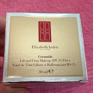 Elizabeth Arden Ceramide Lift & Firm Makeup Beige
 SPF 15 NWT
